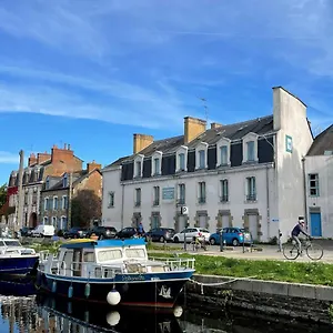  Hostel Hi France